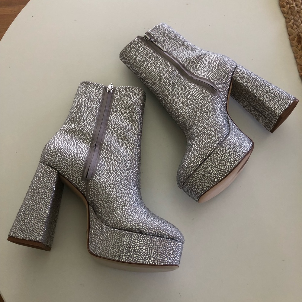 LARROUDE‎ Dolly Platform Crystal Embellished Silver Boots Size 8.5